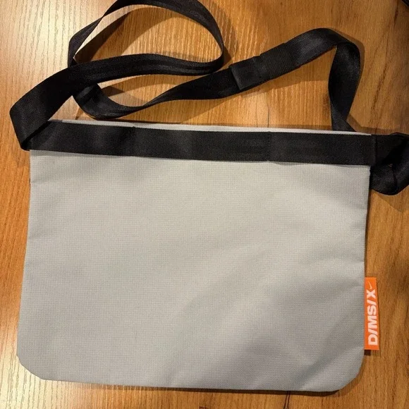 NEW Nike Crossbody VaporMax Wave Shoulder Waist Bag Satchel GYM YOGA Sporty - Picture 5 of 7